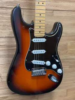 STRATOCASTER SUNBURST W/OHSC