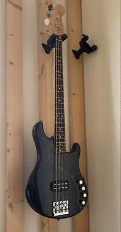FENDER DELUXE DIMENSION BASS IV
