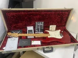 ELECTRIC GUITAR FENDER CUSTOM SHOP STRATOCASTER RED WITH HARD CASE