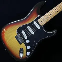 FENDER 1976 STRATOCASTER USED
