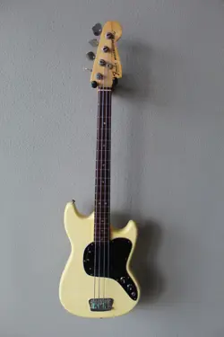 USED 1978 FENDER MUSICMASTER ELECTRIC BASS GUITAR - USA
