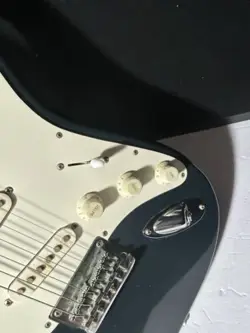 FENDER STRING RIGHT