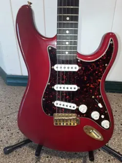 FENDER STRATOCASTER DELUXE SERIES