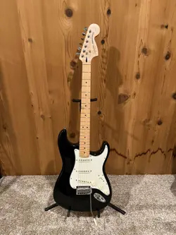 2010 SQUIER BY FENDER STRATOCASTER STANDARD SERIES MONTEGO BLACK METALLIC