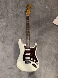 STRATOCASTER 2010 MIM