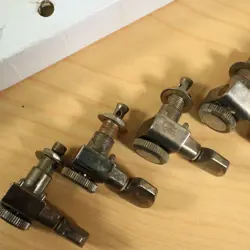 LOCKING STRATOCASTER