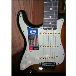 FENDER ELITE STRAT