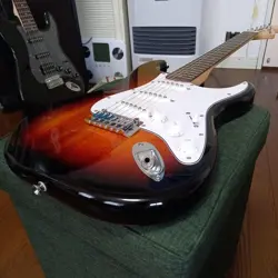 STRATOCASTER USED FREE