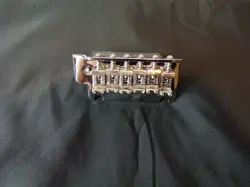 FENDER DELUXE SERIES 2-POINT STRAT TREMOLO BRIDGE, CHROME