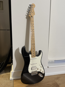 MEXICAN FENDER PLAYER STRATOCASTER 6-STRING MAPLE FINGERBOARD ELECTRIC GUITAR