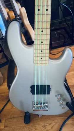 FENDER FLEA SIGNATURE ACTIVE JAZZ BASS SATIN INCA SILVER