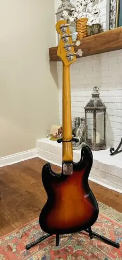 FENDER JAZZ BASS GUITAR 4 STRING