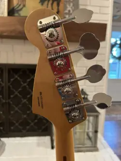 ELECTRIC 4-STRING BASS