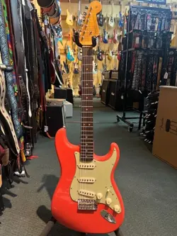 FENDER CUSTOM SHOP LIMITED EDITION '64 STRATOCASTER JOURNEYMAN RELIC FIESTA RED