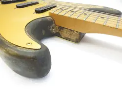 FENDER STRATOCASTER CUSTOM 6 STRING RIGHT HAND ELECTRIC GUITAR GOLD