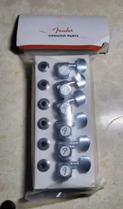 FENDER 099-0818-100 6-INLINE LOCKING TUNERS WITH 2-PIN MOUNT - CHROME STAGGERED
