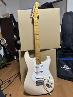 FENDER JAPAN STRATOCASTER TYPE ELECTRIC GUITAR SAFE PACKING!