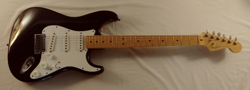 FENDER STRATOCASTER ELECTRIC GUITAR 2000 W/ HARD SHELL CASE