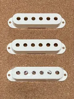 FENDER TRADITIONAL II STRAT PICKUP COVER SET