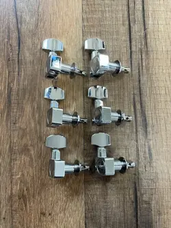STRATOCASTER TUNING MACHINES