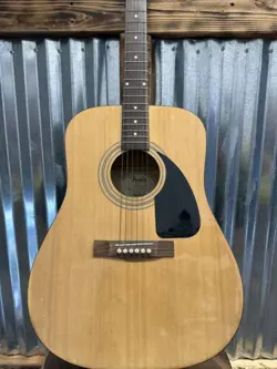 DREADNOUGHT 6-STRING GUITAR