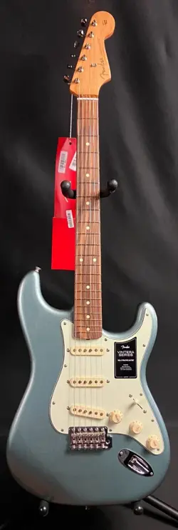 FENDER VINTERA '60S STRATOCASTER ELECTRIC GUITAR ICE BLUE METALLIC FINISH