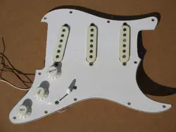 PICKGUARD BLACK BOTTOM