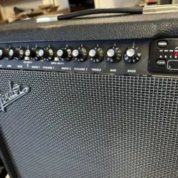 FENDER DELUXE 900