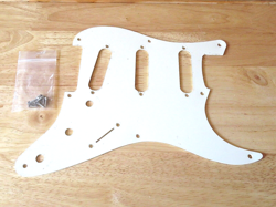FENDER 2009 USA WHITE 1 PLY ERIC JOHNSON SIGNATURE STRATOCASTER PICKGUARD