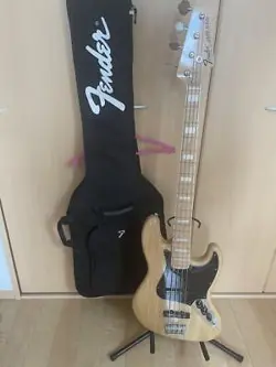 FENDER JAPAN TRADITIONAL 70S JAZZ BASS SAFE PACKING!