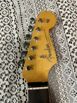 FENDER AMERICAN VINTAGE 2 (1961 STRATOCASTER NECK)