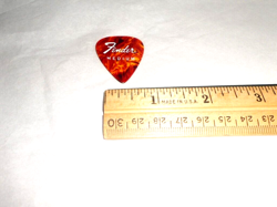 PICK MEDIUM RED