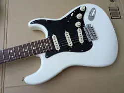 USED FENDER AMERICAN PERFORMER STRATOCASTER ARCTIC WHITE