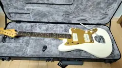 GOKU SQUIER BY FENDER J MASCIS JAZZMASTER VINTAGE WHITE 2024