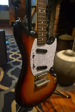 2012 FENDER MUSTANG SUNBURST MADE IN JAPAN - WITH HARDCASE VIDEO