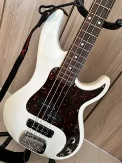 2000 FENDER ELECTRIC