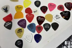 GUITAR PICKS NEW