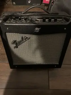 FENDER MUSTANG AMP
