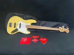 FENDER PLAYER JAZZ BASS MAPLE FINGERBOARD BUTTERCREAM MADE IN 2021
