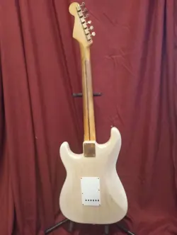 FENDER STRATOCASTER MARY