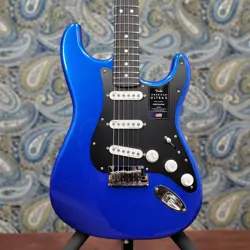 FENDER AMERICAN ULTRA II STRATOCASTER NOBLE BLUE W/ CASE