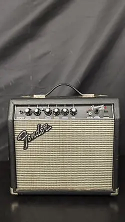 FENDER FRONTMAN 15G 15 WATT GUITAR AMP POWERS ON