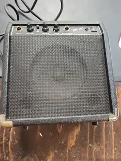 FENDER SQUIER SP 10 10 WATT GUITAR AMP