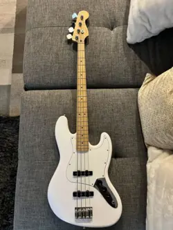 FENDER  JAZZ BASS ELECTRIC  MADE IN MEXICO -MINT !