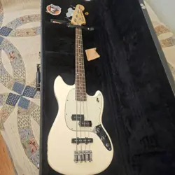 FENDER  MUSTANG BASS PJ, ROSEWOOD FINGERBOARD,  OLYMPIC WHITE 2016