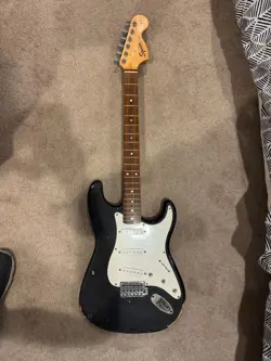 SQUIER STRAT BY FENDER AFFINITY SERIES ELECTRIC GUITAR DAMAGED - FOR PARTS