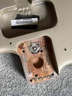 2004 FENDER AMERICAN STRATOCASTER GUITAR BODY SHORELINE GOLD ?