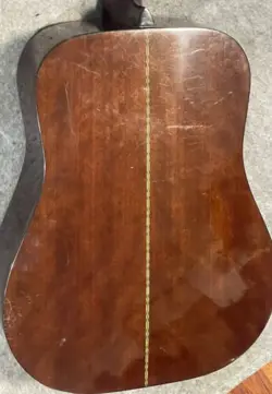 1980S ACOUSTIC GUITAR