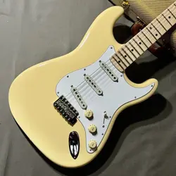 FENDER YNGWIE MALMSTEEN STRATOCASTER USED ALDER BODY W/HARD CASE