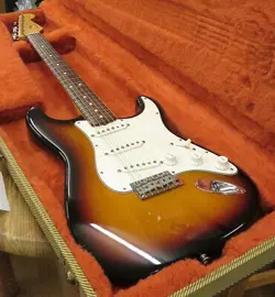 FENDER AMERICAN VINTAGE '62 STRATOCASTER ELECTRIC GUTIAR [AUTH]